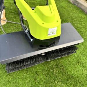 Brosse électrique rotative Green Avenue pour gazons synthétiques